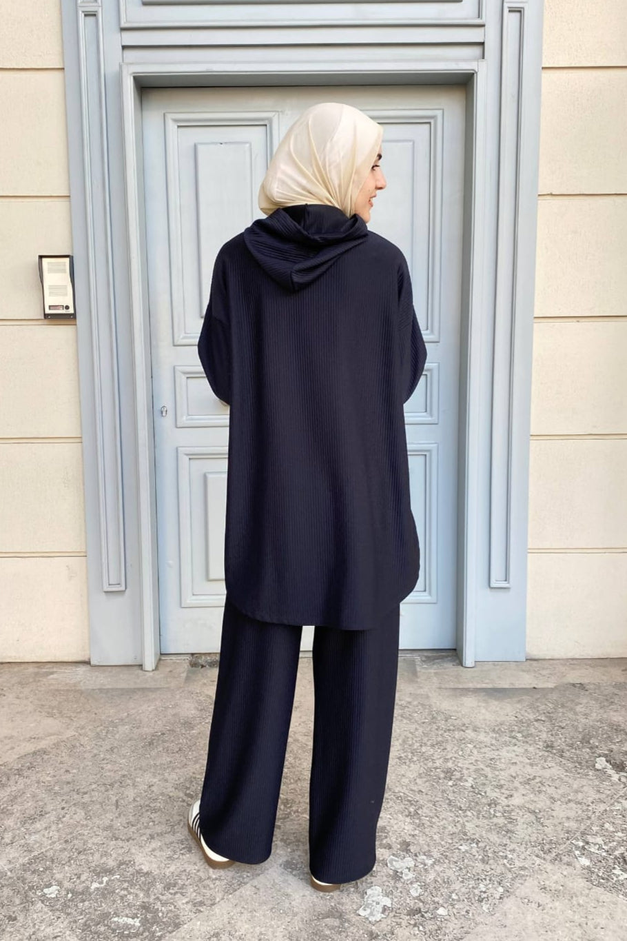 طقم - جيب ترند - أسود