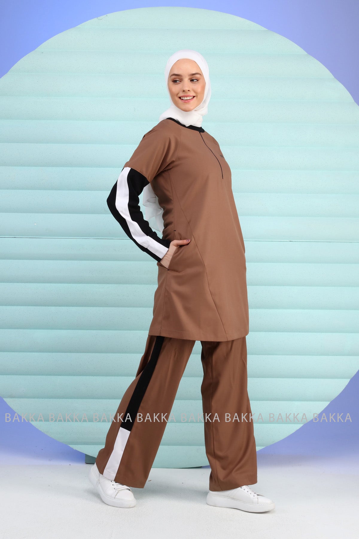 طقم رياضة -بيج