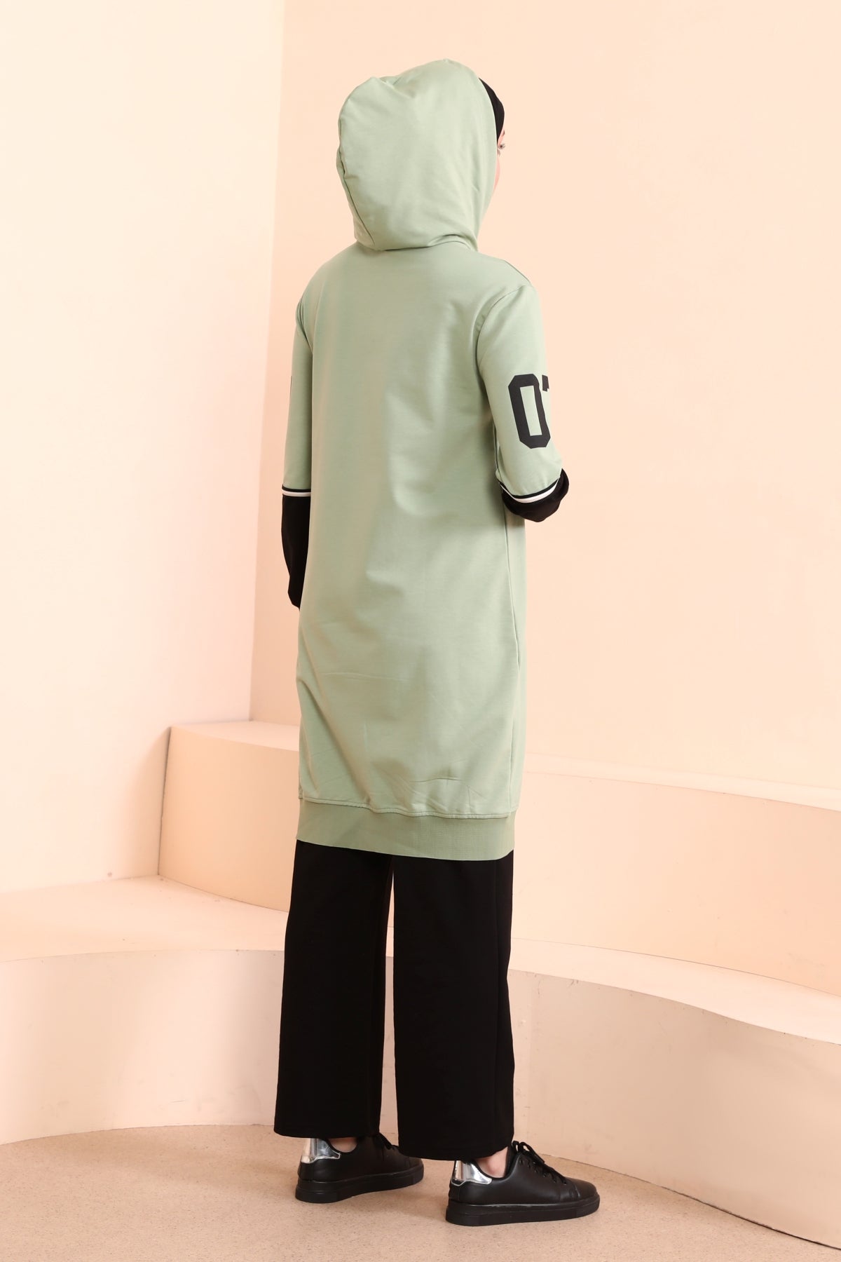 طقم 07 الرياضي - اخضر فاتح