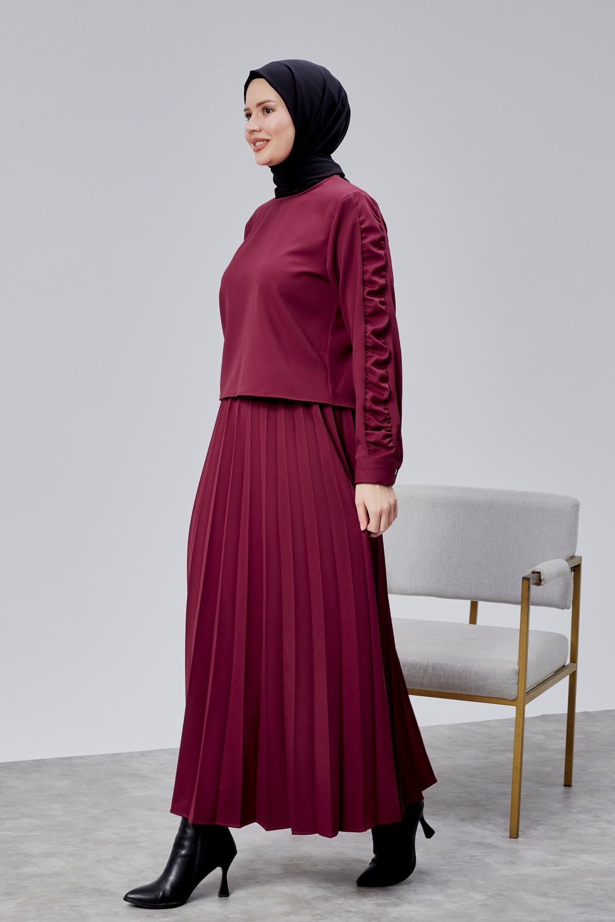 Suzan Takim - Dark Red