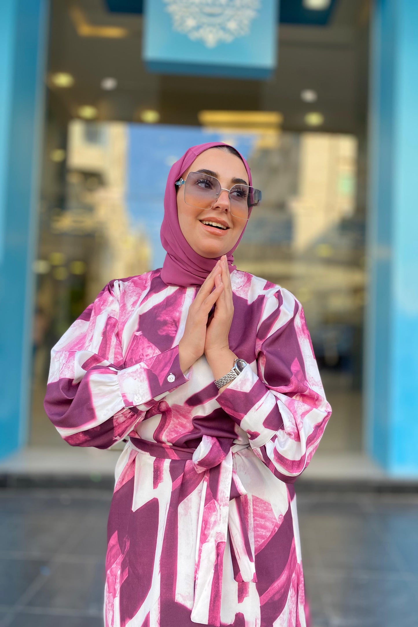 فستان بنقشة عصرية  - وردي