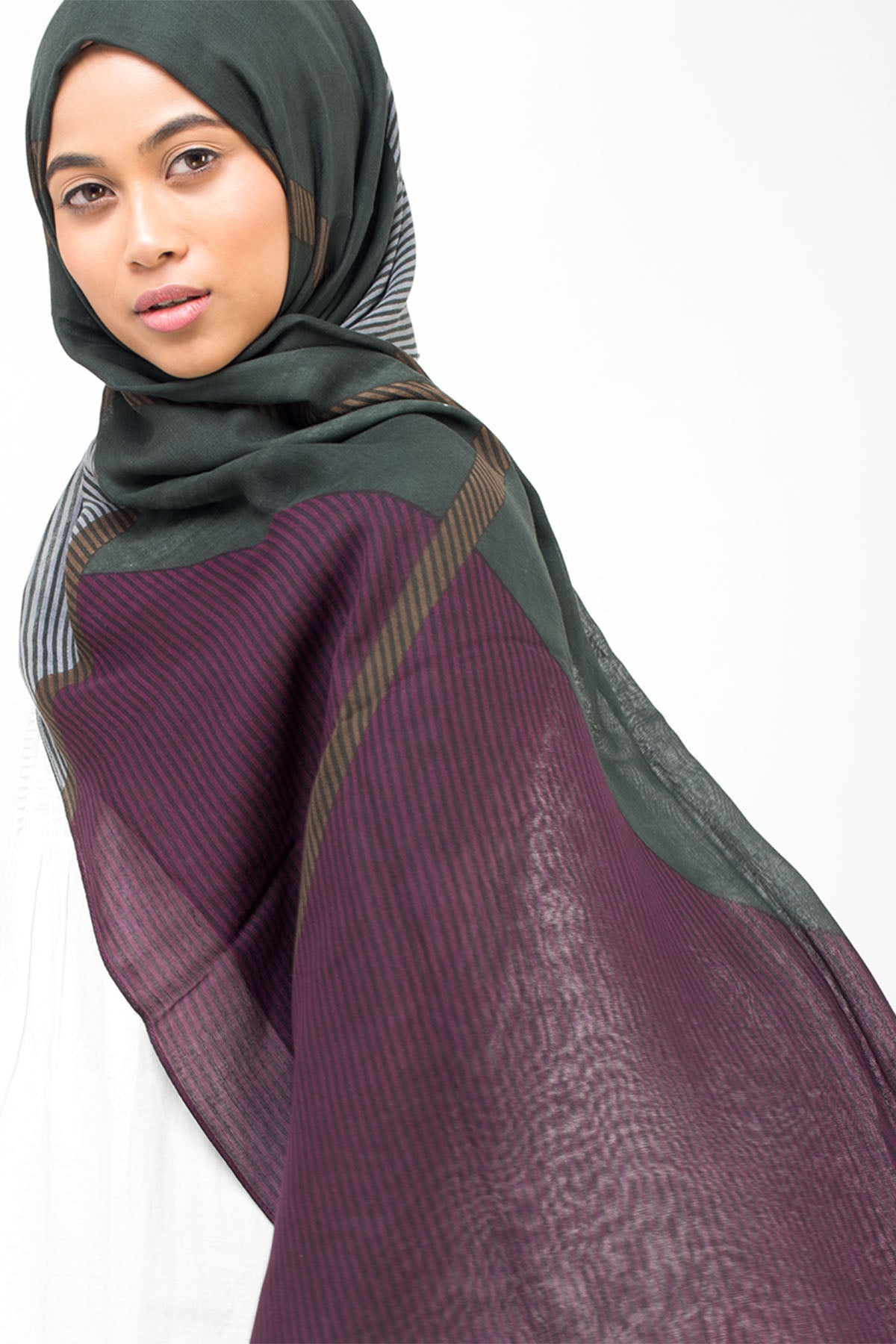 Hijab Silk Route -478-  Maroon & green - bakkaclothing