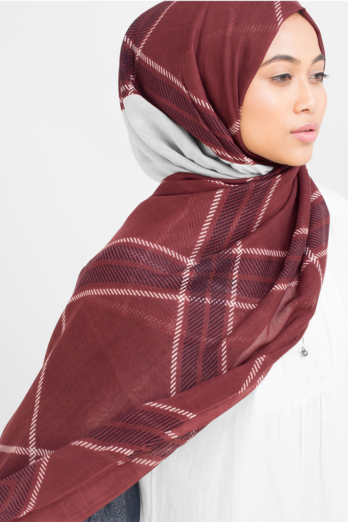 Hijab Silk Route -478- maroon - bakkaclothing